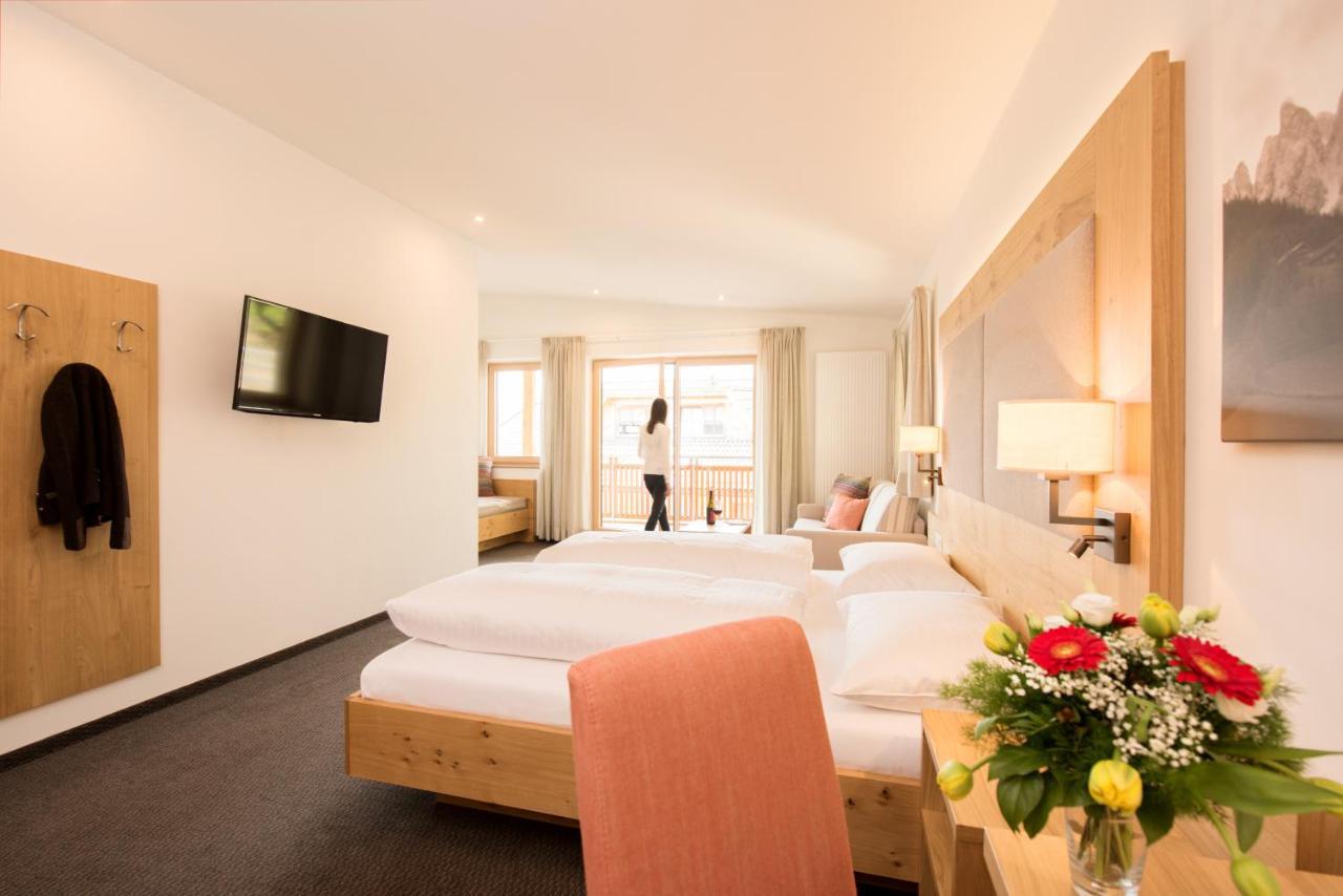 Panorama Hotel Flora ヴィッランドロ エクステリア 写真