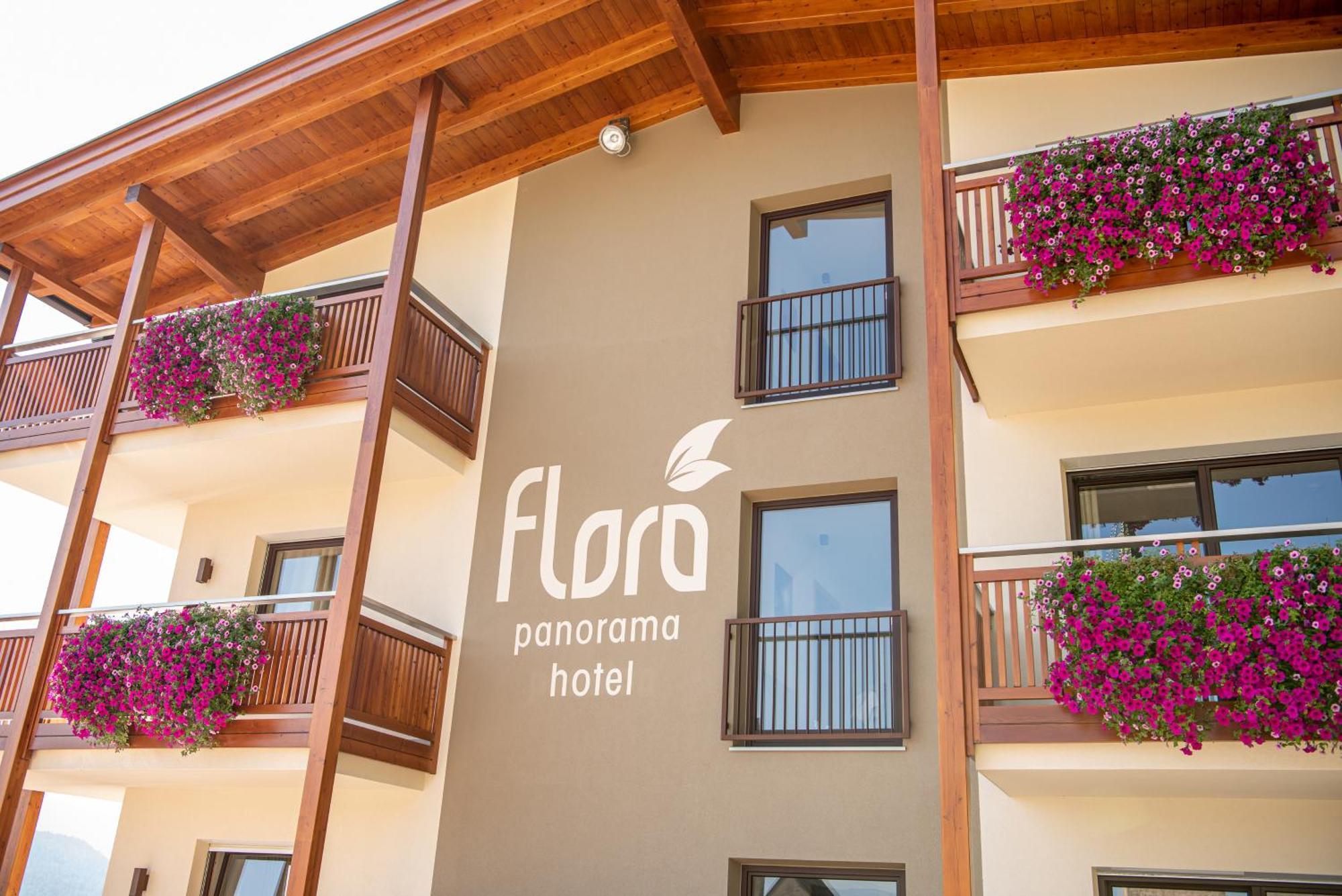 Panorama Hotel Flora ヴィッランドロ エクステリア 写真