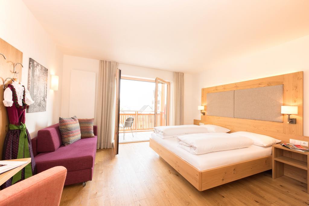 Panorama Hotel Flora ヴィッランドロ エクステリア 写真